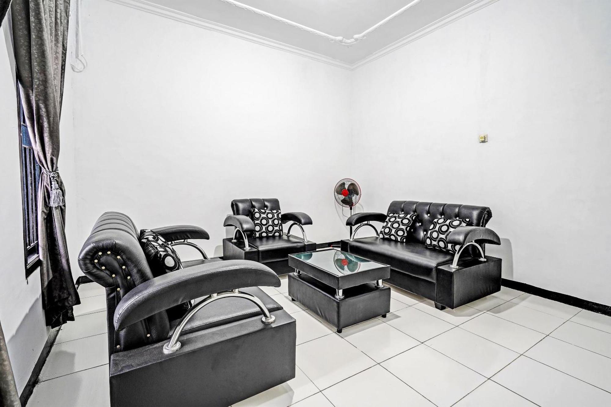 Oyo 91334 Permata Papua Guest House Pameungpeuk  Екстер'єр фото