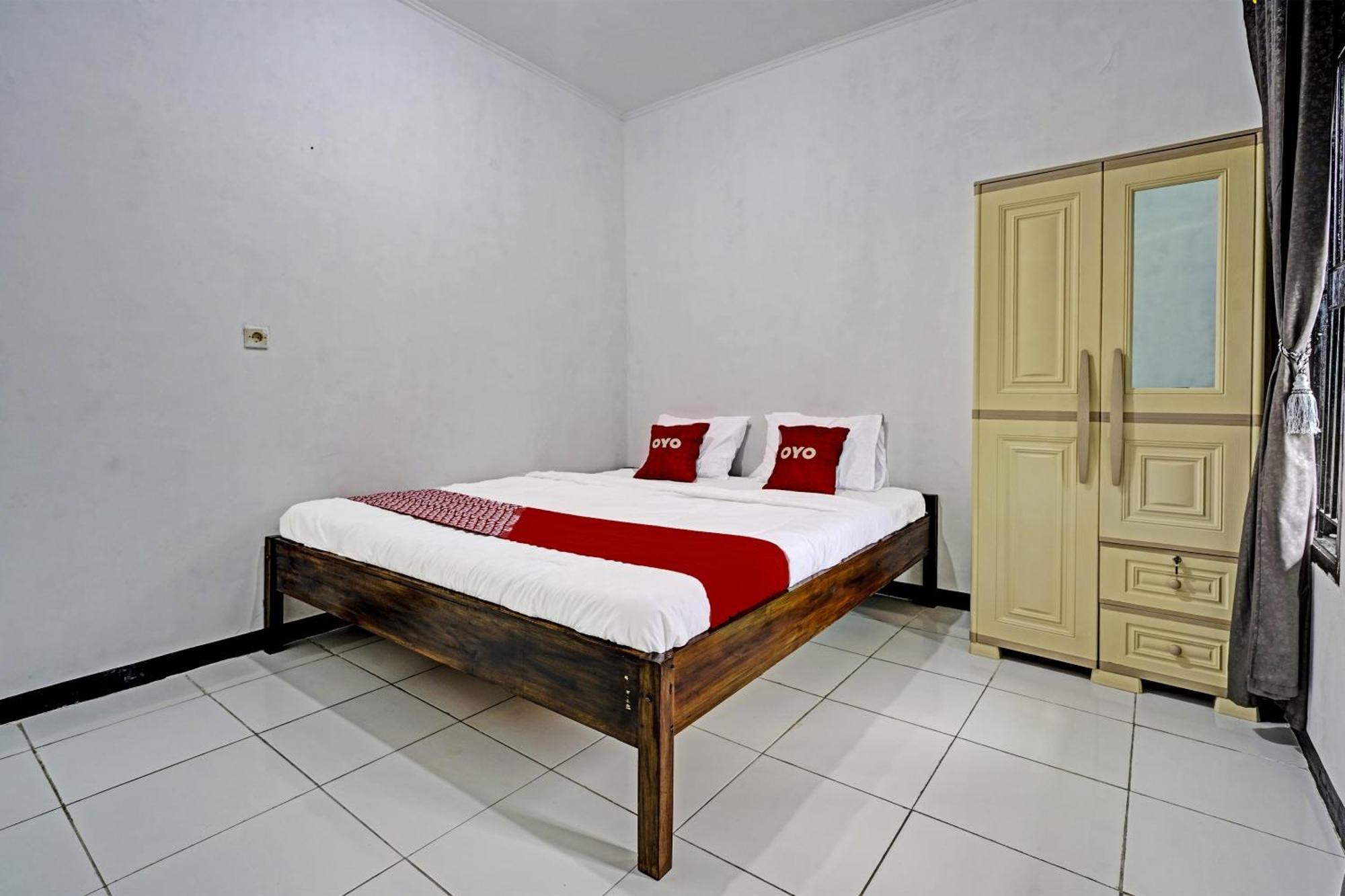 Oyo 91334 Permata Papua Guest House Pameungpeuk  Екстер'єр фото