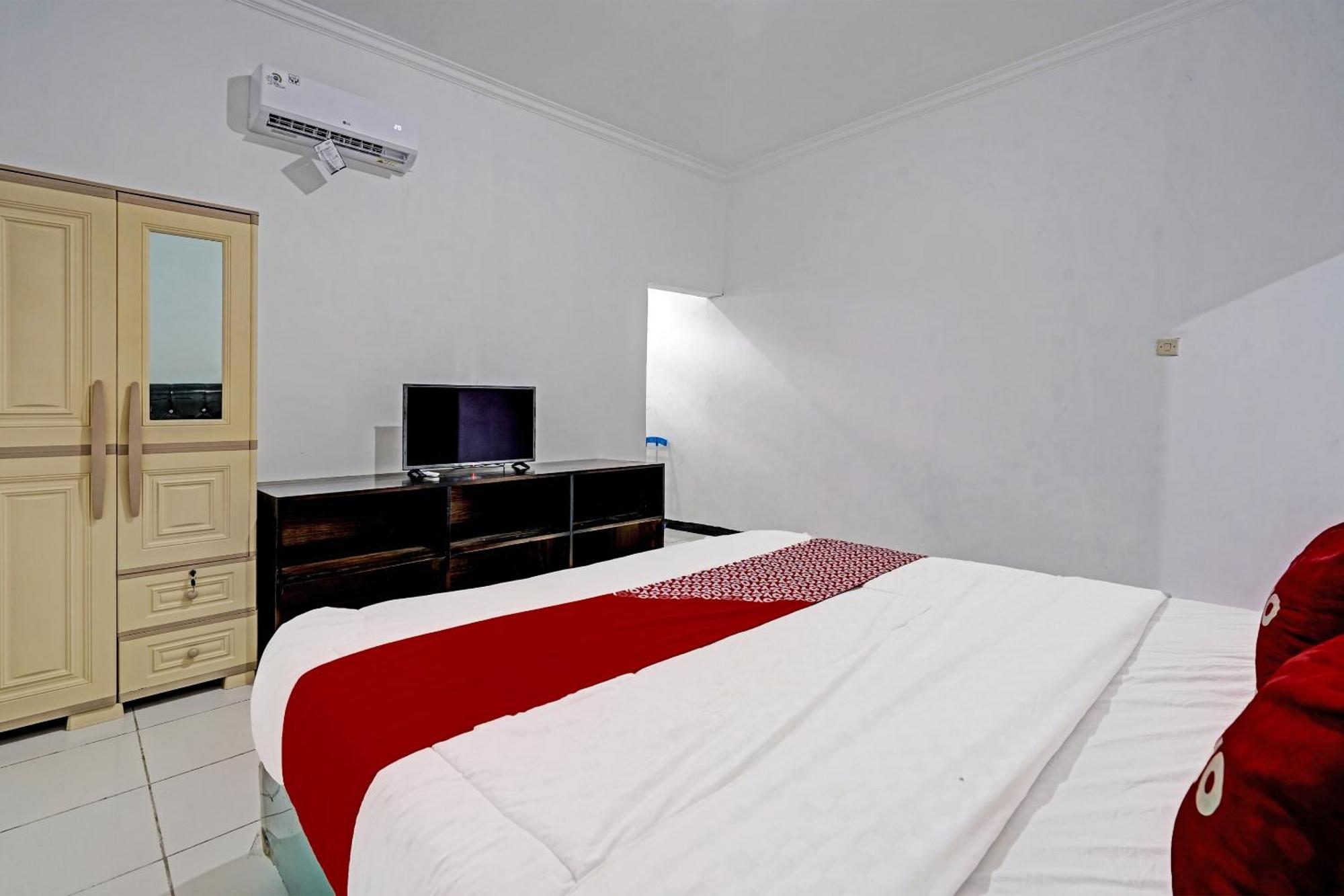 Oyo 91334 Permata Papua Guest House Pameungpeuk  Екстер'єр фото