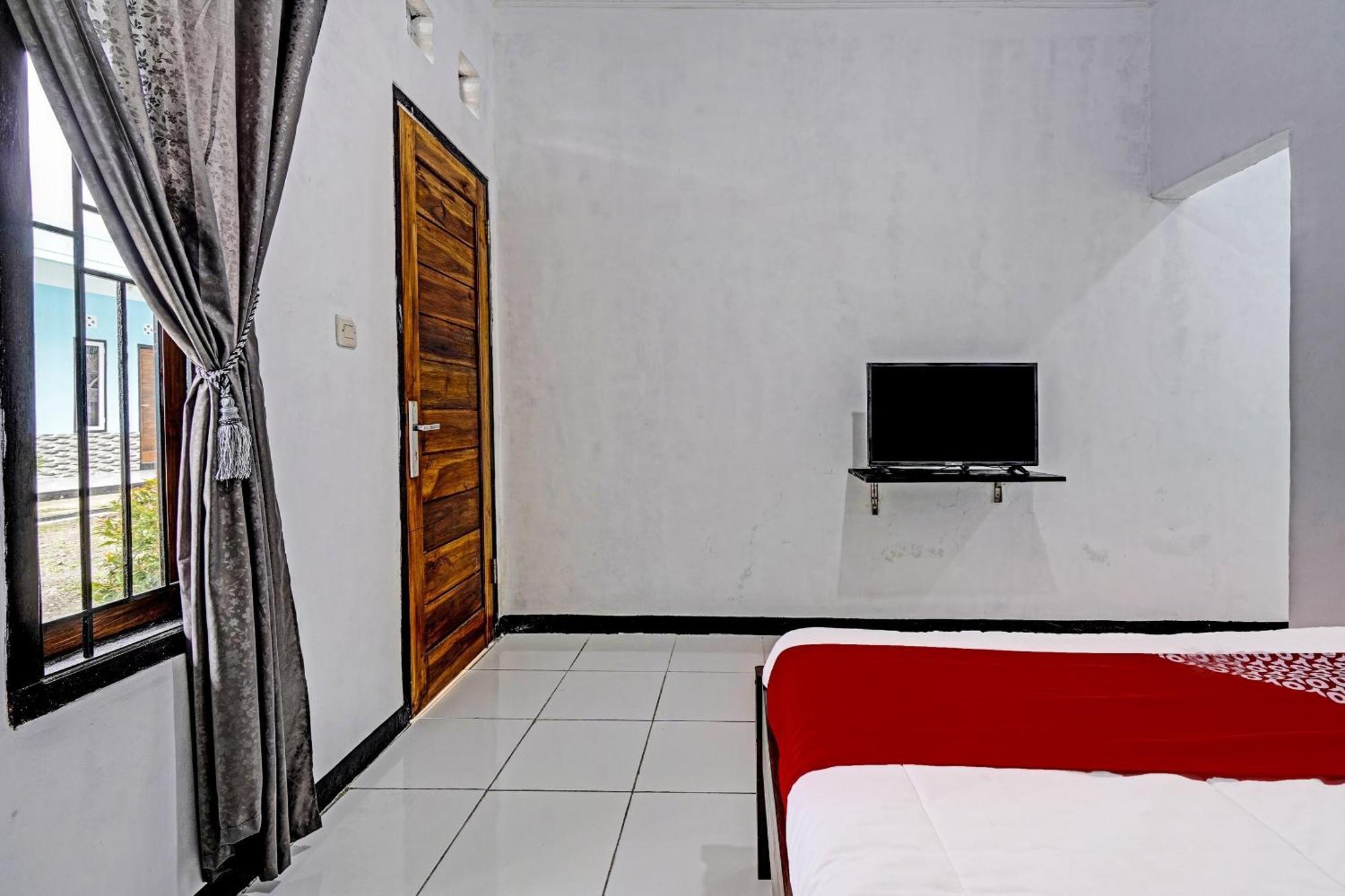 Oyo 91334 Permata Papua Guest House Pameungpeuk  Екстер'єр фото