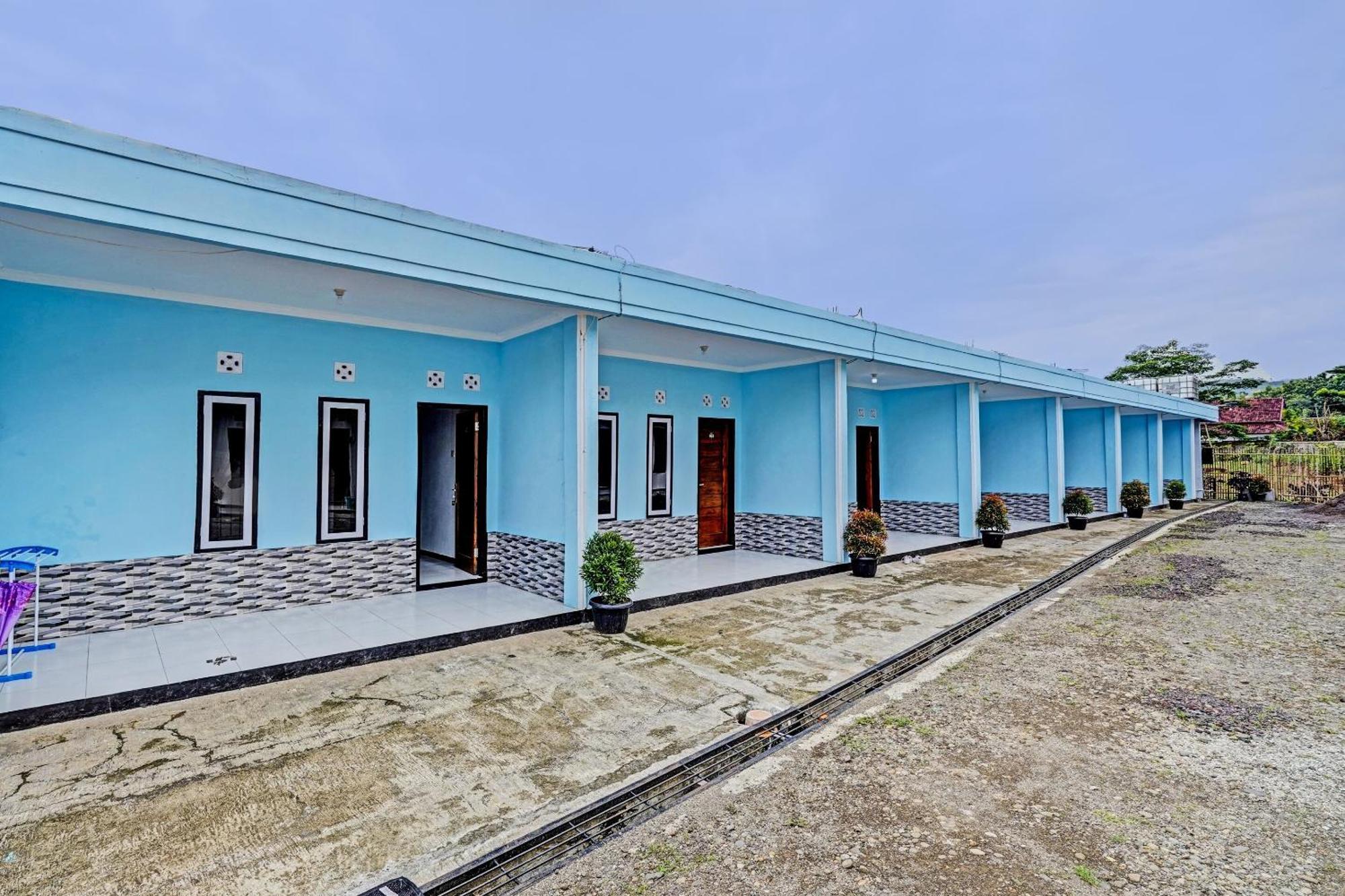 Oyo 91334 Permata Papua Guest House Pameungpeuk  Екстер'єр фото