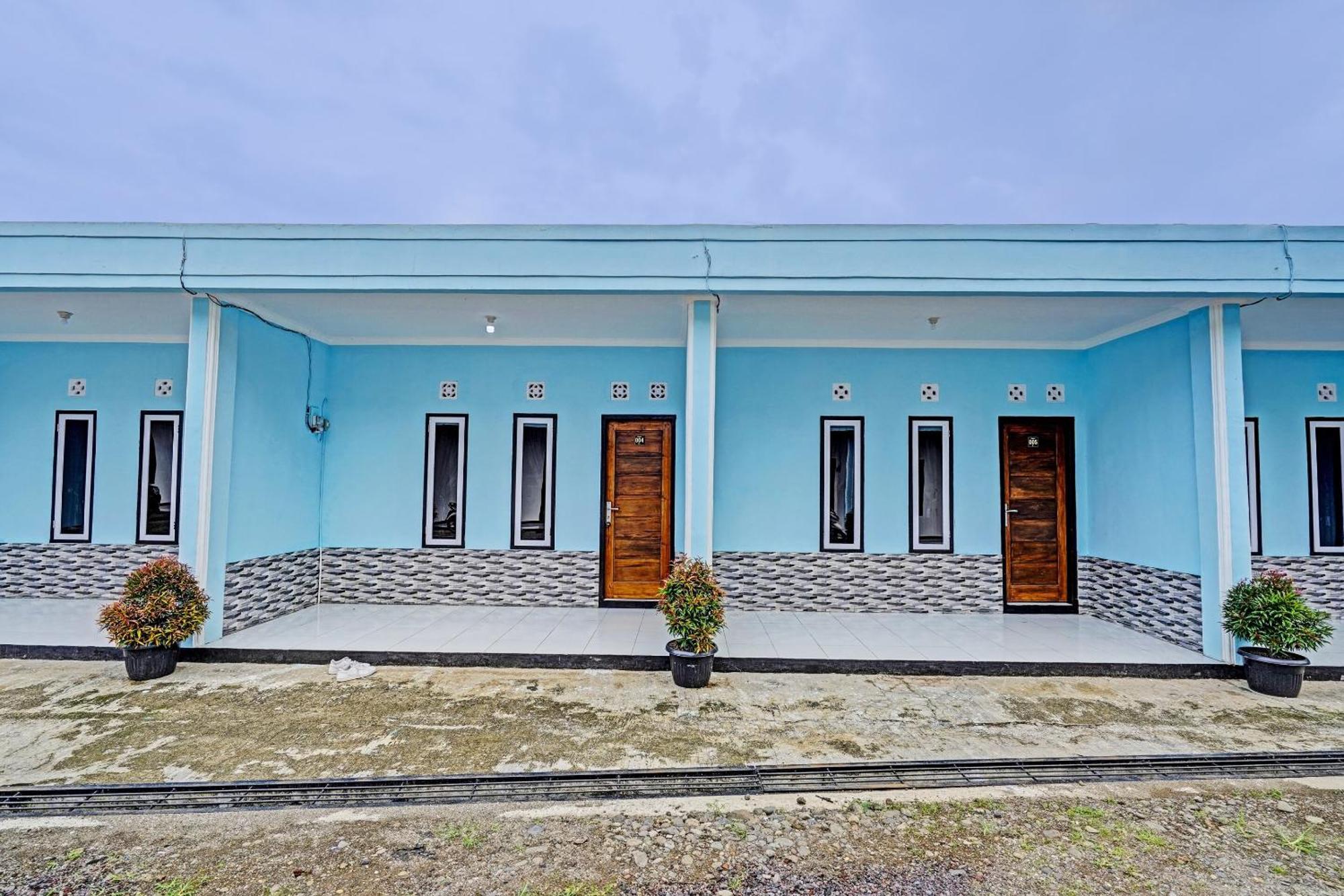 Oyo 91334 Permata Papua Guest House Pameungpeuk  Екстер'єр фото